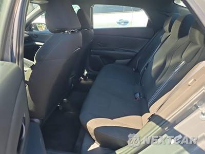 2025 Hyundai Elantra SEL Sport - zdjęcie 10 z 17 - miniatura
