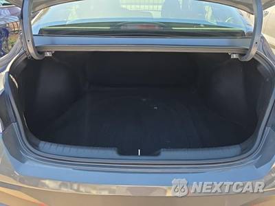 2025 Hyundai Elantra SEL Sport - zdjęcie 13 z 17 - miniatura