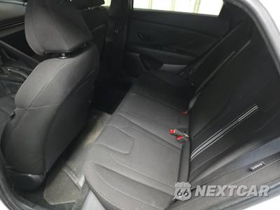 2025 Hyundai Elantra SEL Sport - zdjęcie 10 z 17 - miniatura