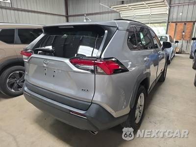 2021 Toyota RAV4 XLE - zdjęcie 4 z 18 - miniatura