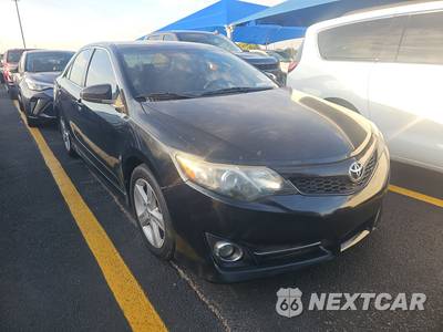 2014 Toyota Camry SE - zdjęcie 3 z 46 - miniatura