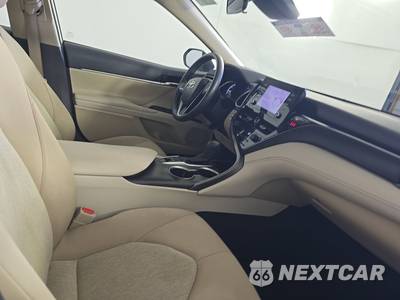 2021 Toyota Camry Hybrid LE - zdjęcie 8 z 17 - miniatura
