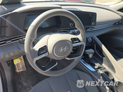 2025 Hyundai Elantra SEL Sport - zdjęcie 10 z 19 - miniatura