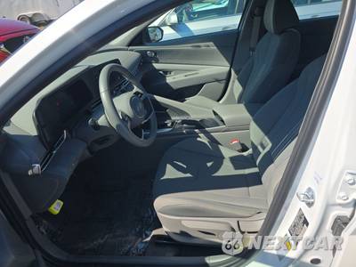 2025 Hyundai Elantra SEL Sport - zdjęcie 7 z 19 - miniatura