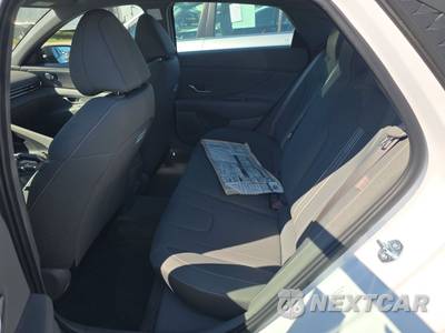 2025 Hyundai Elantra SEL Sport - zdjęcie 13 z 19 - miniatura