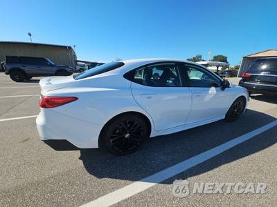 2025 Toyota Camry SE - zdjęcie 4 z 23 - miniatura