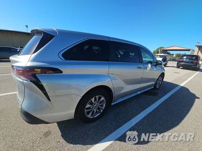 2025 Toyota Sienna XLE 8-Passenger 120.5" WB - zdjęcie 4 z 24 - miniatura