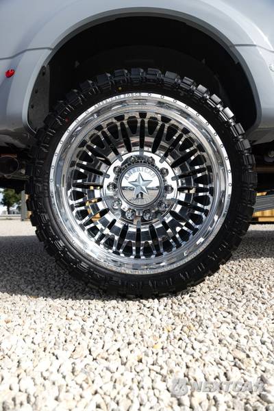 2026 Ford Super Duty F-450 Platinum Crew Cab Long Bed DRW - zdjęcie 10 z 15 - miniatura