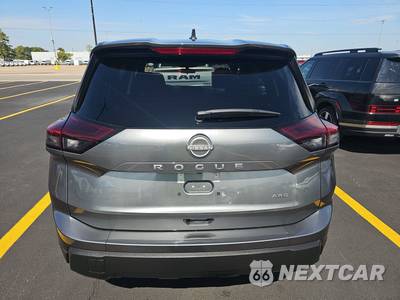 2026 Nissan Rogue SV - zdjęcie 5 z 20 - miniatura