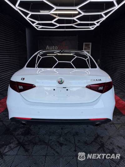 2020 Alfa Romeo Giulia Ti - zdjęcie 3 z 15 - miniatura