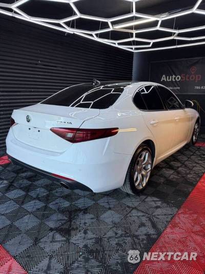 2020 Alfa Romeo Giulia Ti - zdjęcie 4 z 15 - miniatura