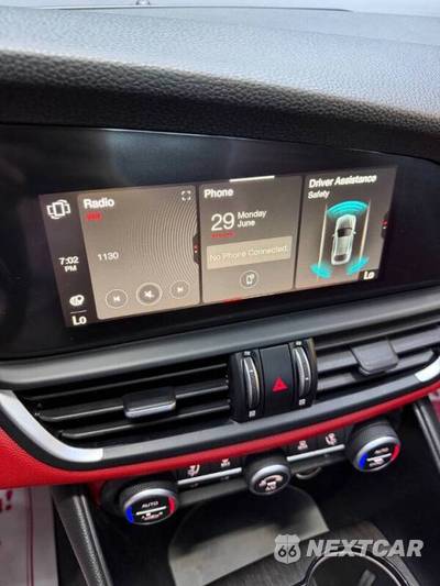 2020 Alfa Romeo Giulia Ti - zdjęcie 11 z 15 - miniatura