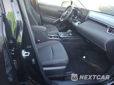 2026 Toyota Corolla Cross LE - zdjęcie 8 z 26 - miniatura