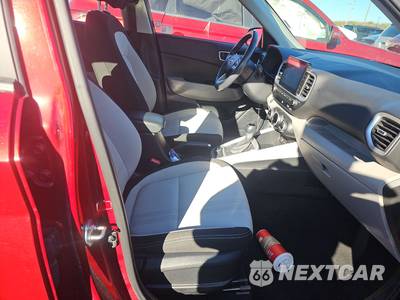 2025 Hyundai Venue SEL - zdjęcie 8 z 27 - miniatura