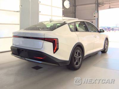 2025 Kia K4 LXS - zdjęcie 4 z 38 - miniatura