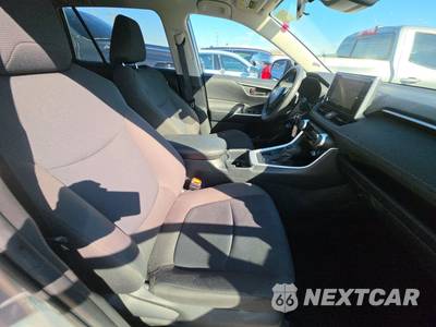 2025 Toyota RAV4 LE - zdjęcie 8 z 32 - miniatura