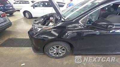 2025 Toyota Sienna LE 8-Passenger 120.5" WB - zdjęcie 39 z 41 - miniatura