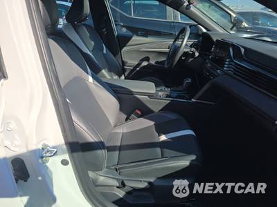2025 Toyota Camry SE - zdjęcie 8 z 26 - miniatura