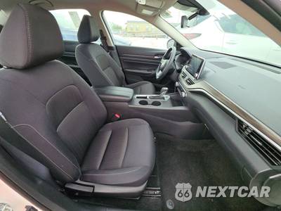 2025 Nissan Altima SV - zdjęcie 8 z 19 - miniatura
