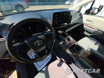 2024 Toyota Sienna LE 8-Passenger 120.5" WB - zdjęcie 11 z 22 - miniatura