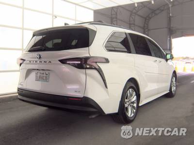 2025 Toyota Sienna XLE 7-Passenger 120.5" WB - zdjęcie 4 z 25 - miniatura