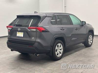 2023 Toyota RAV4 LE - zdjęcie 2 z 38 - miniatura