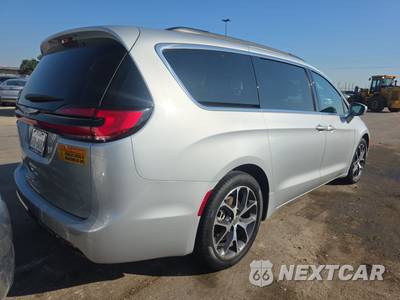 2022 Chrysler Pacifica Touring L 121.6" WB - zdjęcie 4 z 22 - miniatura