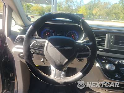 2017 Chrysler Pacifica Touring L 121.6" WB - zdjęcie 10 z 19 - miniatura
