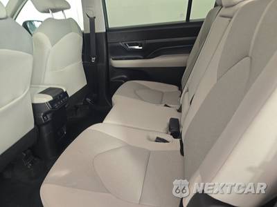 2025 Toyota Grand Highlander LE - zdjęcie 13 z 18 - miniatura