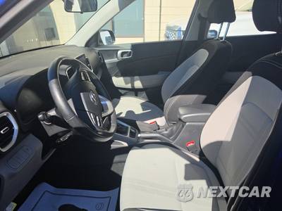 2025 Hyundai Venue SEL - zdjęcie 7 z 30 - miniatura