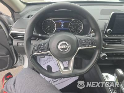 2025 Nissan Altima SV - zdjęcie 10 z 23 - miniatura