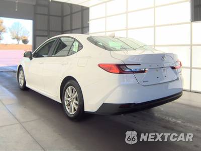 2025 Toyota Camry LE - zdjęcie 6 z 21 - miniatura
