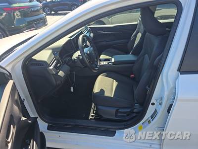 2025 Toyota Camry LE - zdjęcie 7 z 21 - miniatura
