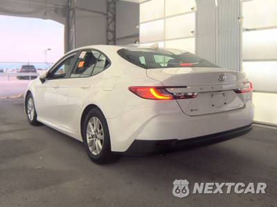 2025 Toyota Camry LE - zdjęcie 6 z 30 - miniatura