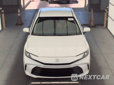 2025 Toyota Camry LE - zdjęcie 2 z 21 - miniatura