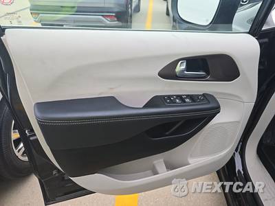 2024 Chrysler Voyager LX 121.6" WB - zdjęcie 9 z 37 - miniatura