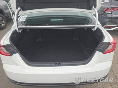 2025 Toyota Camry LE - zdjęcie 16 z 30 - miniatura