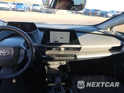2026 Toyota Prius LE - zdjęcie 11 z 26 - miniatura