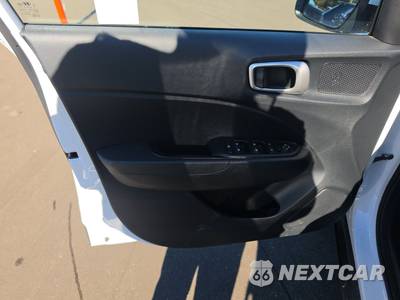 2025 Hyundai Venue SEL - zdjęcie 9 z 21 - miniatura