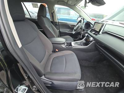 2025 Toyota RAV4 LE - zdjęcie 8 z 23 - miniatura
