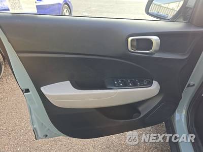 2025 Hyundai Venue SEL - zdjęcie 9 z 29 - miniatura