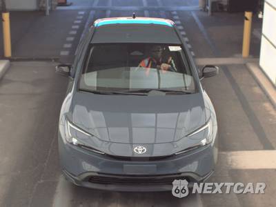 2026 Toyota Prius LE - zdjęcie 2 z 18 - miniatura