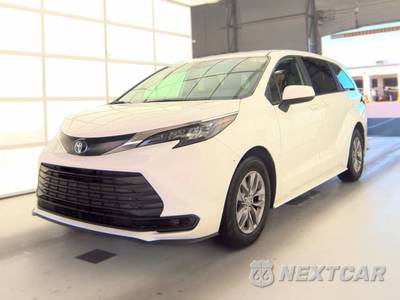 2025 Toyota Sienna LE 8-Passenger 120.5" WB