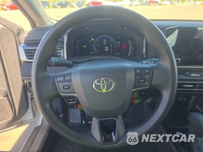 2025 Toyota Camry LE - zdjęcie 10 z 34 - miniatura