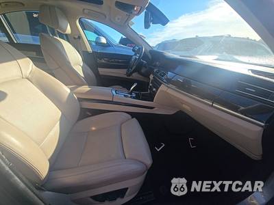 2012 BMW 7 Series Sedan 750i - zdjęcie 8 z 52 - miniatura
