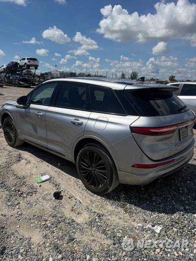 2023 Lincoln Corsair Standard - zdjęcie 4 z 9 - miniatura
