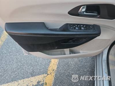 2023 Chrysler Voyager LX 121.6" WB - zdjęcie 9 z 32 - miniatura