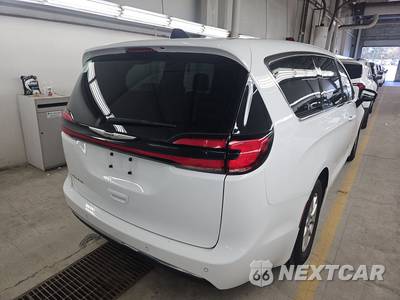 2024 Chrysler Pacifica Touring 121.6" WB - zdjęcie 4 z 32 - miniatura