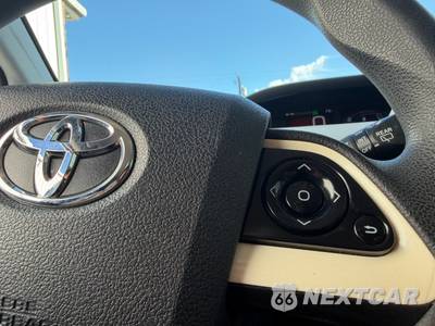 2016 Toyota Prius Two - zdjęcie 23 z 52 - miniatura