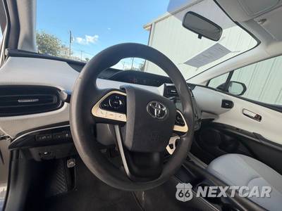2016 Toyota Prius Two - zdjęcie 33 z 52 - miniatura
